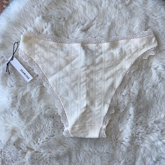 Forever 21 lace trim cheeky panty cream color seamless eyelet material vanilla M - Picture 10 of 11